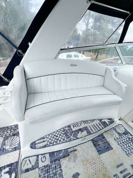 2000 Rinker Fiesta Vee 330