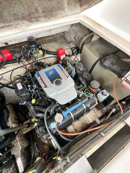 2000 Rinker Fiesta Vee 330