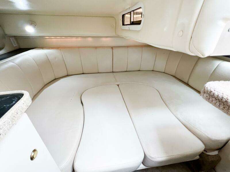 2000 Rinker Fiesta Vee 330