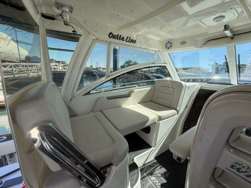 2017 Boston Whaler 315 Conquest