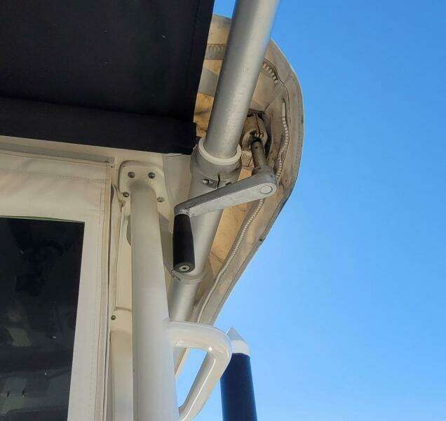 2017 Boston Whaler 315 Conquest