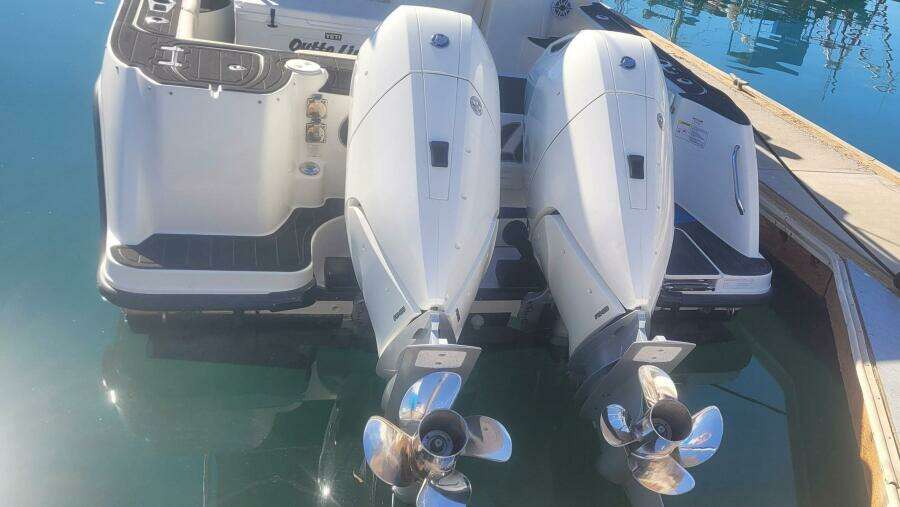 2017 Boston Whaler 315 Conquest