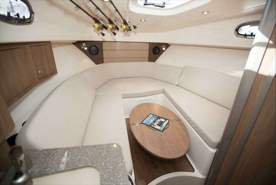 2017 Boston Whaler 315 Conquest