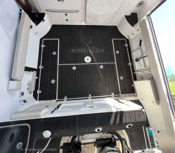 2017 Boston Whaler 315 Conquest