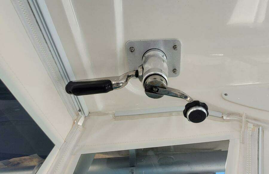 2017 Boston Whaler 315 Conquest