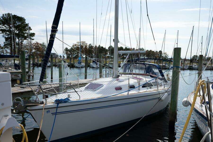 2005 Catalina 350