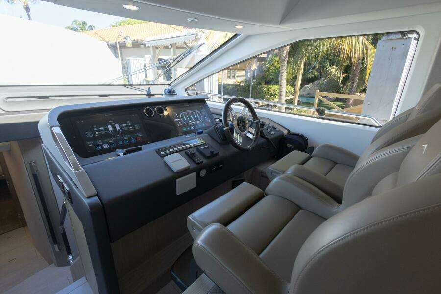 2021 Azimut Fly