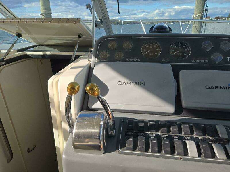 1998 Tiara Yachts Coronet