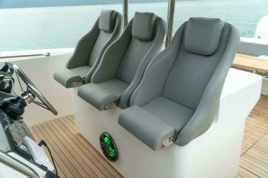 2025 Fishing Raptor 390 Solarium