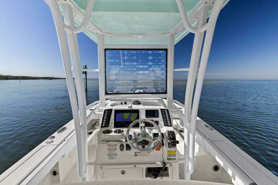 2020 Robalo 246 Cayman