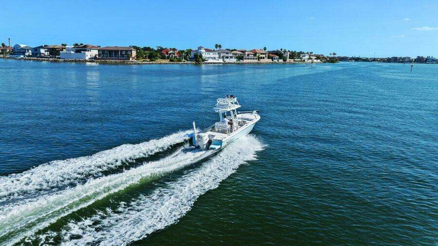 2020 Robalo 246 Cayman