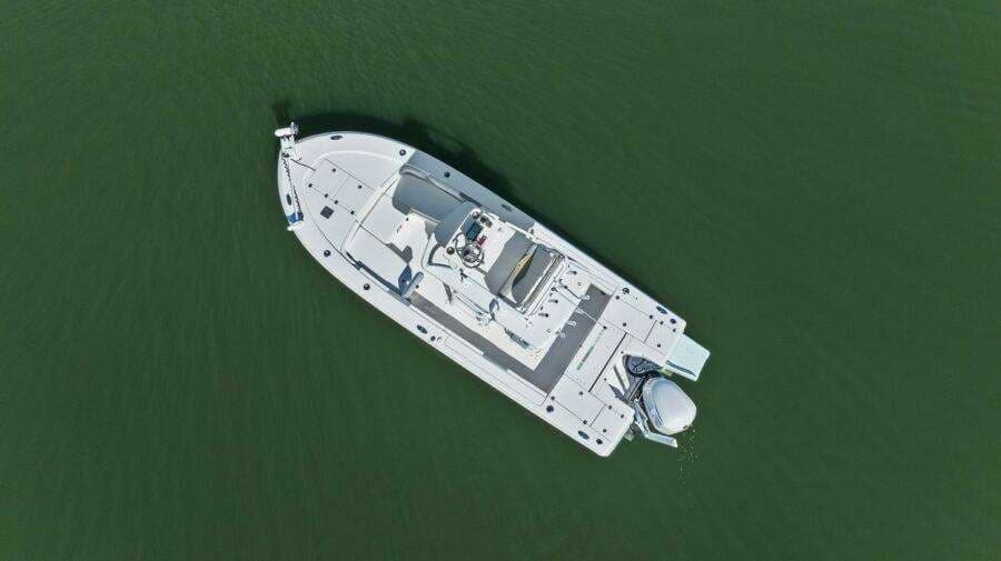 2020 Robalo 246 Cayman