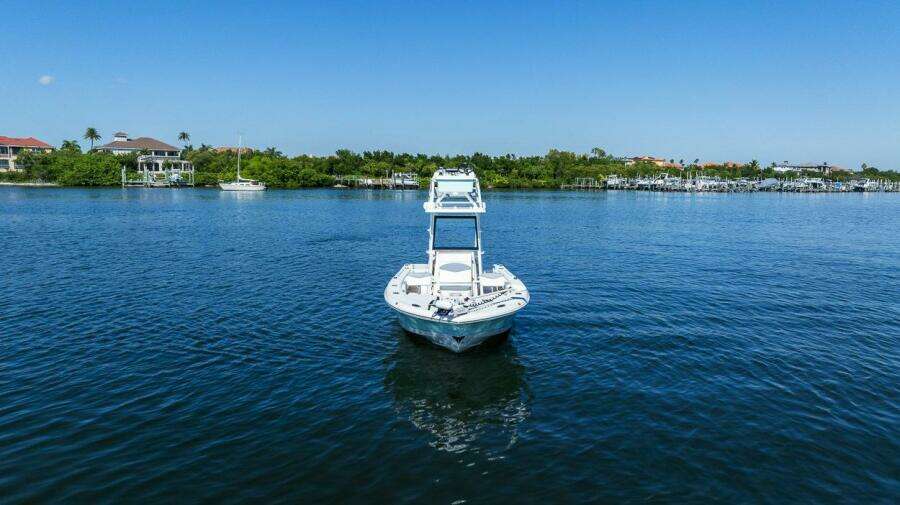 2020 Robalo 246 Cayman