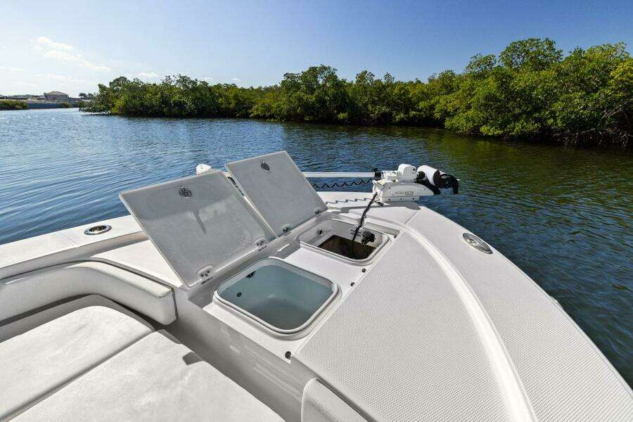 2020 Robalo 246 Cayman