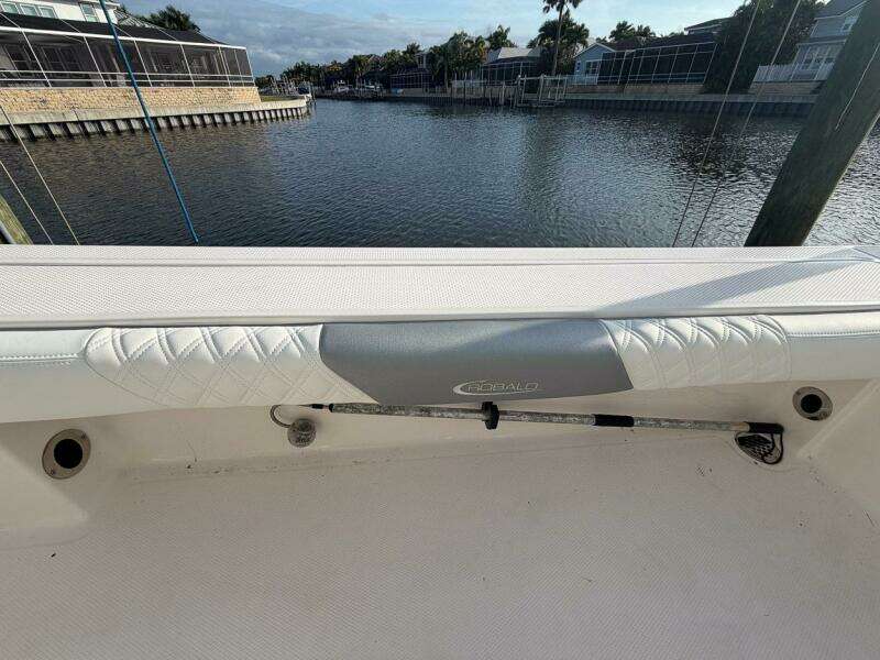 2020 Robalo 246 Cayman
