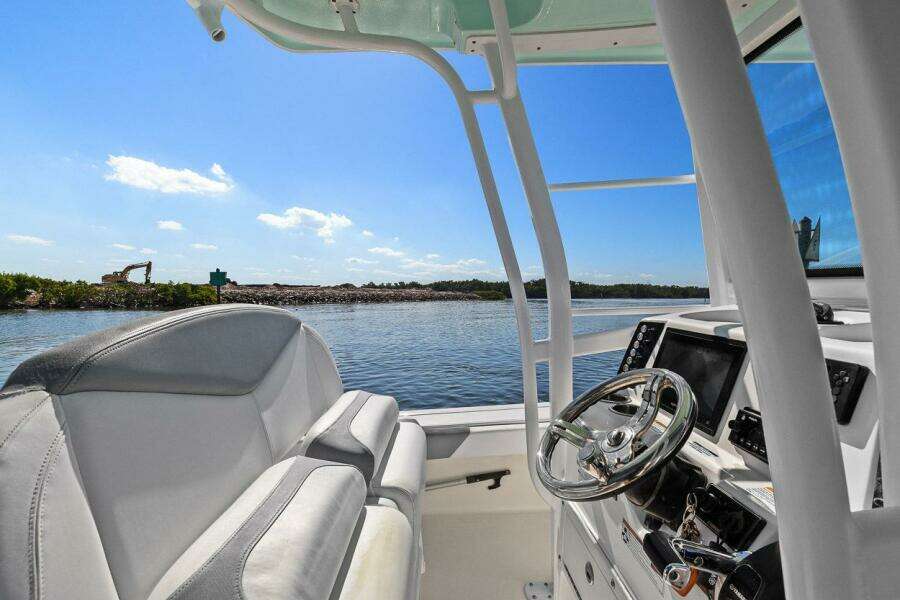 2020 Robalo 246 Cayman