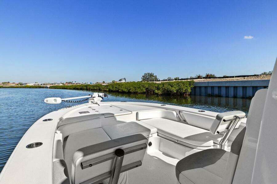 2020 Robalo 246 Cayman