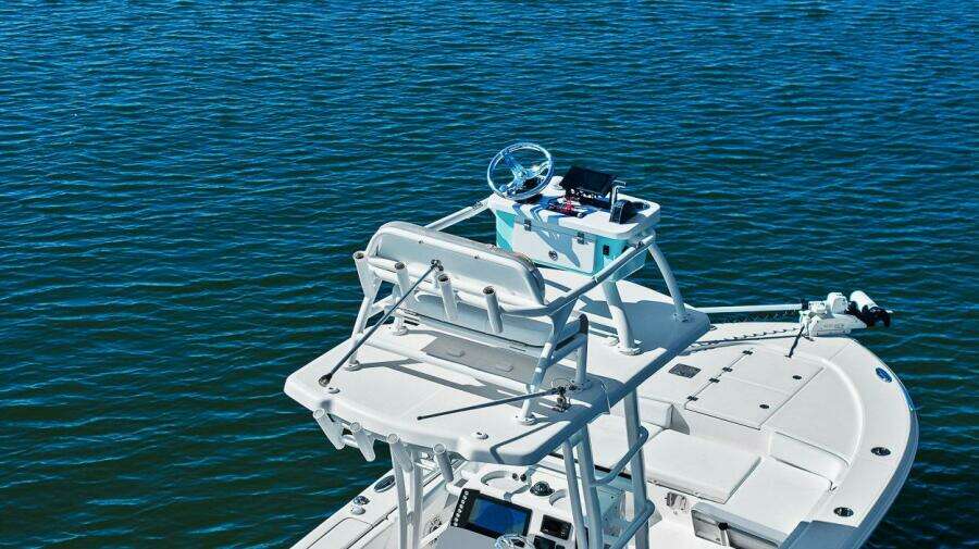 2020 Robalo 246 Cayman