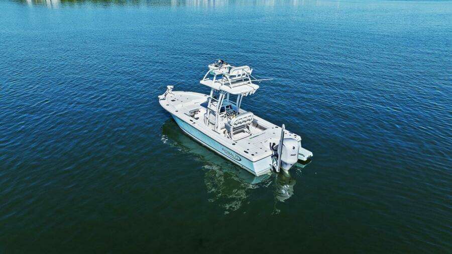 2020 Robalo 246 Cayman