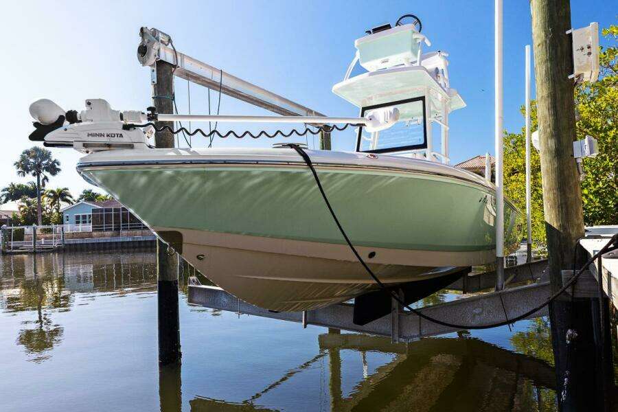 2020 Robalo 246 Cayman