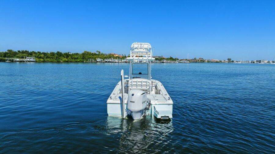 2020 Robalo 246 Cayman