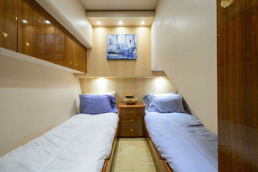 Aft Guest Stateroom To Starboard Side, Twin Berths