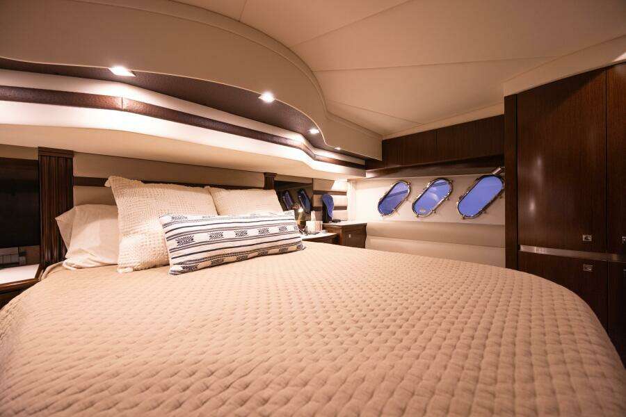 2013 Cruisers Yachts 540 Motor Yacht