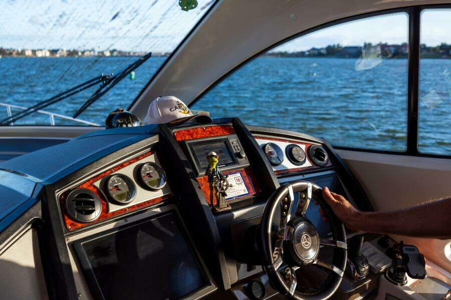 2013 Cruisers Yachts 540 Motor Yacht