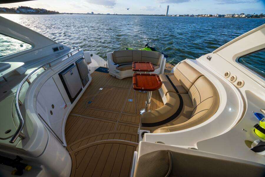 2013 Cruisers Yachts 540 Motor Yacht