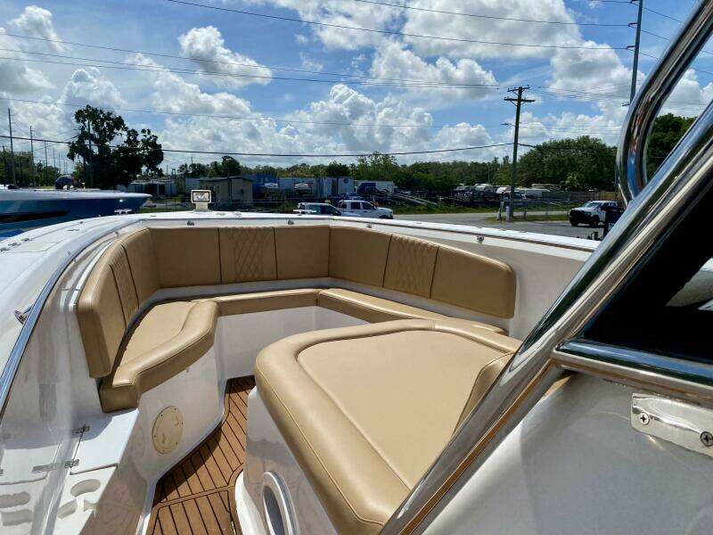 2023 Fishing Raptor 390 Solarium