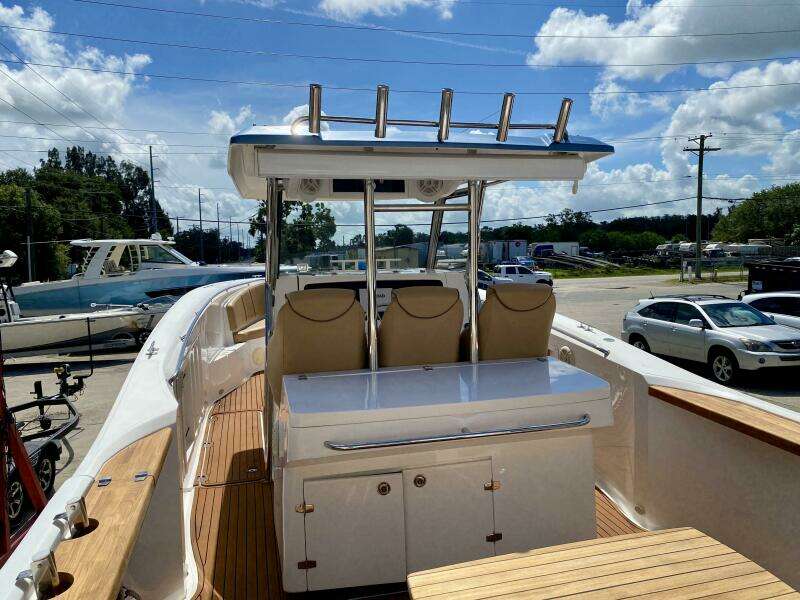 2023 Fishing Raptor 390 Solarium