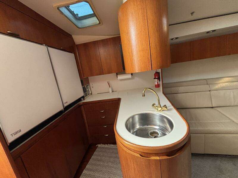 1993 Tiara Yachts 4300 Convertible