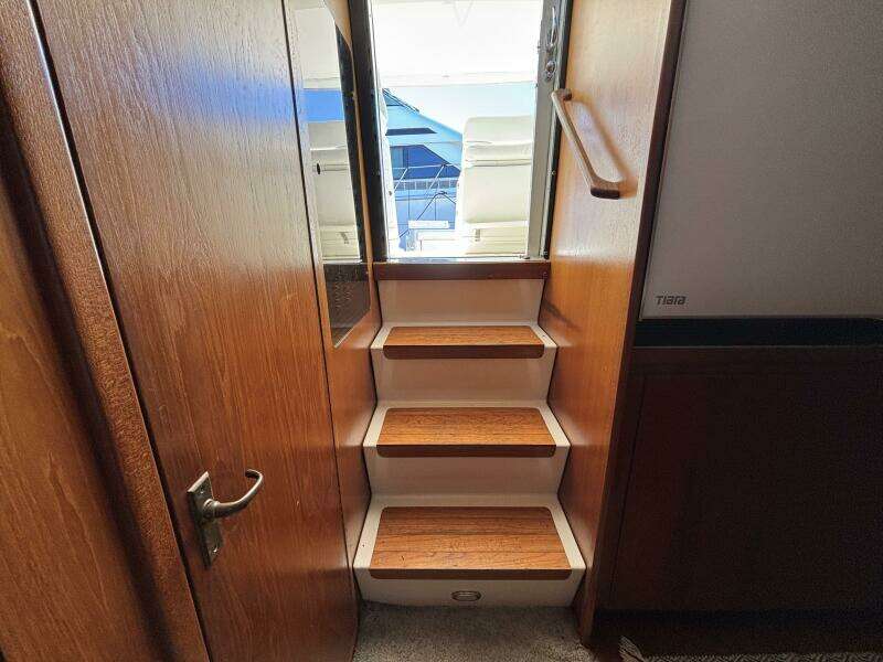 1993 Tiara Yachts 4300 Convertible