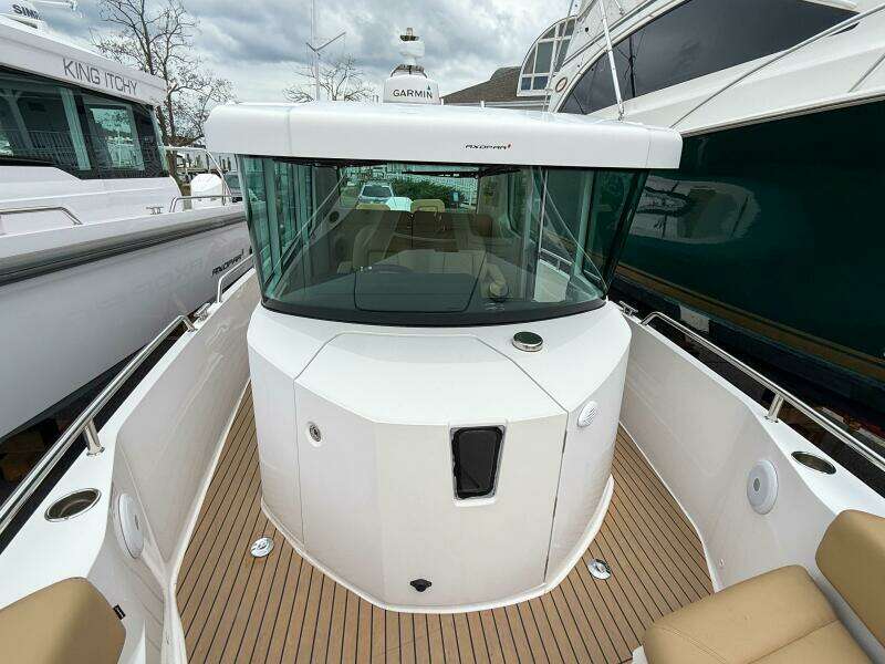 2020 Axopar 28 Cabin w/Wet Bar