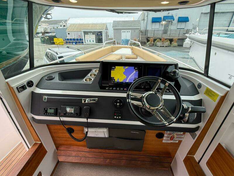 2020 Axopar 28 Cabin w/Wet Bar