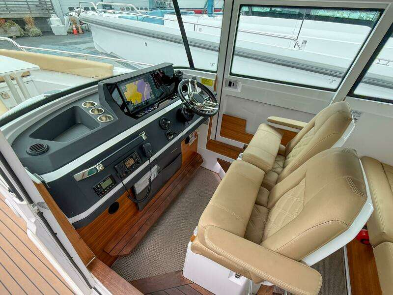 2020 Axopar 28 Cabin w/Wet Bar