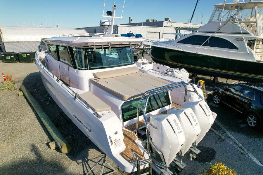 2024 Axopar 45 XC Cross Cabin