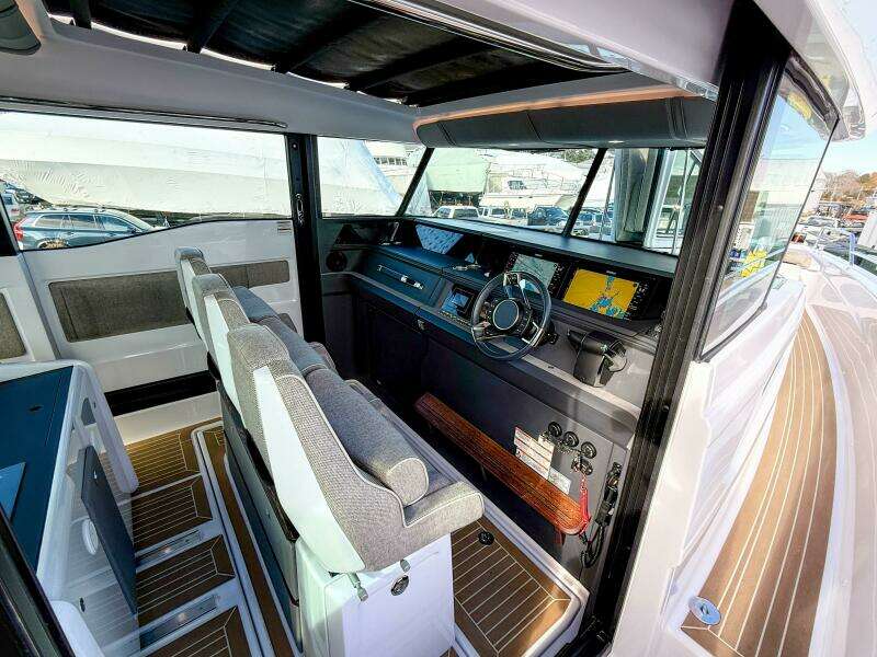 2024 Axopar 45 XC Cross Cabin