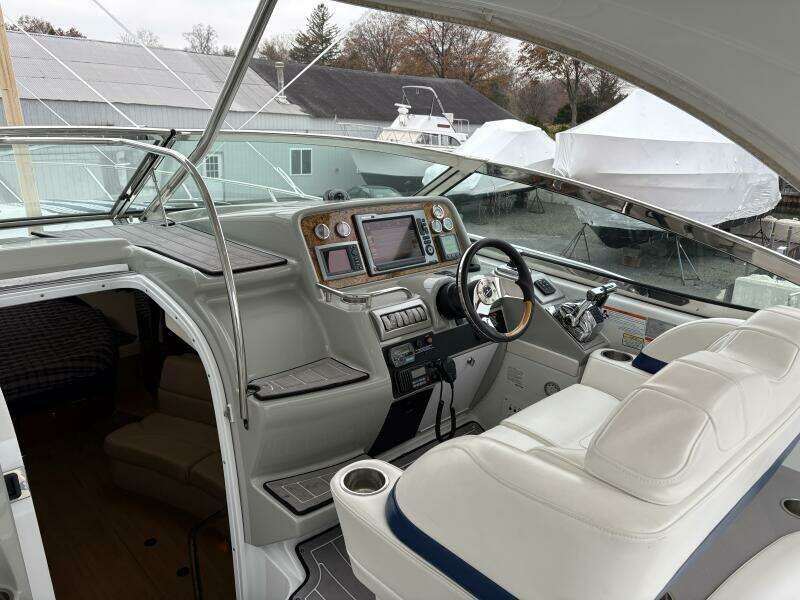 2011 Formula 34PC helmdeck