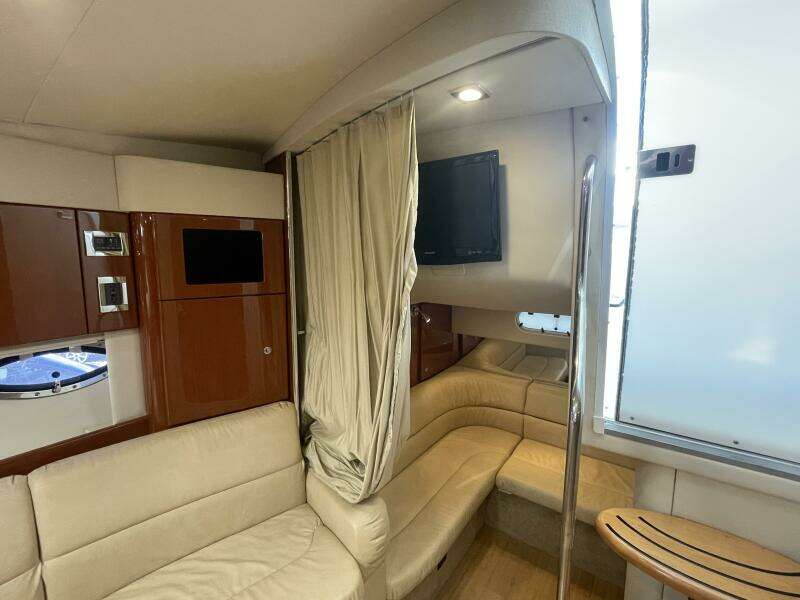 2011 Formula 34PC berth divider