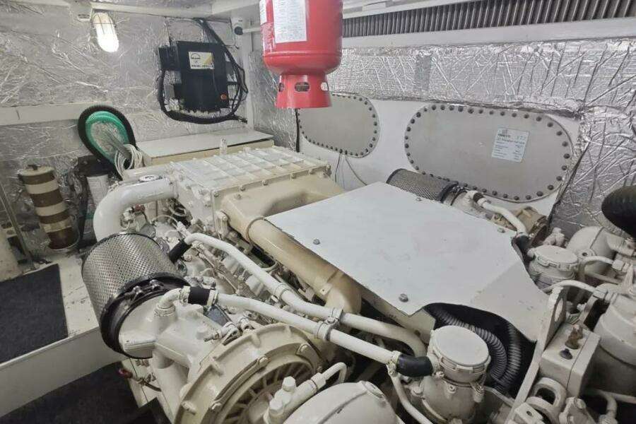 2002 Ferretti Yachts 720