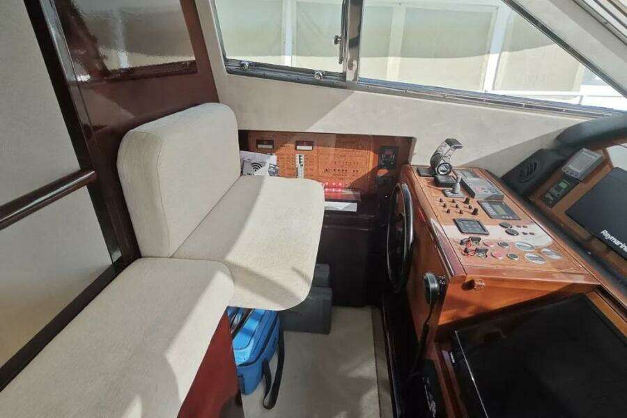 2002 Ferretti Yachts 720