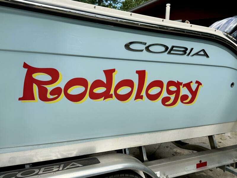 2022 Cobia 280 DC