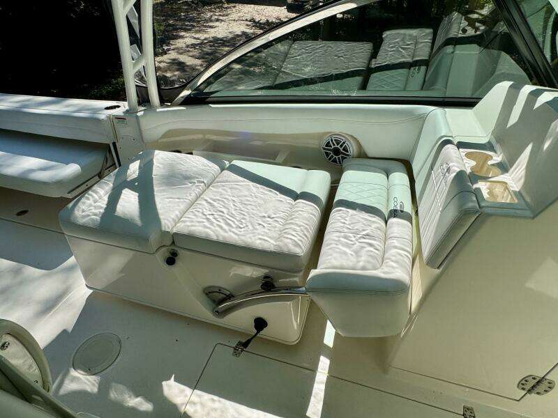 2022 Cobia 280 DC