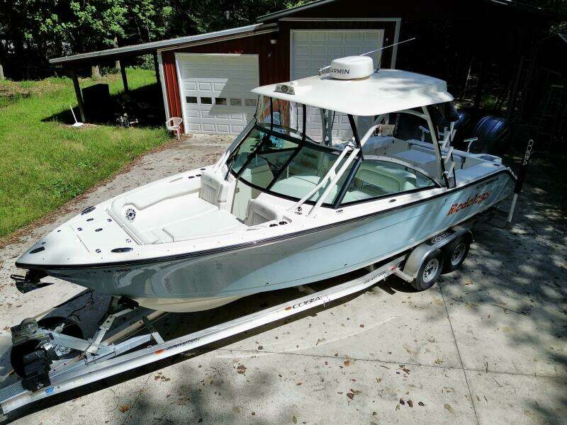 2022 Cobia 280 DC