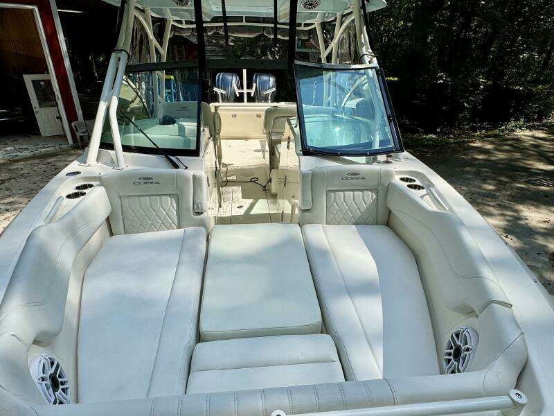 2022 Cobia 280 DC