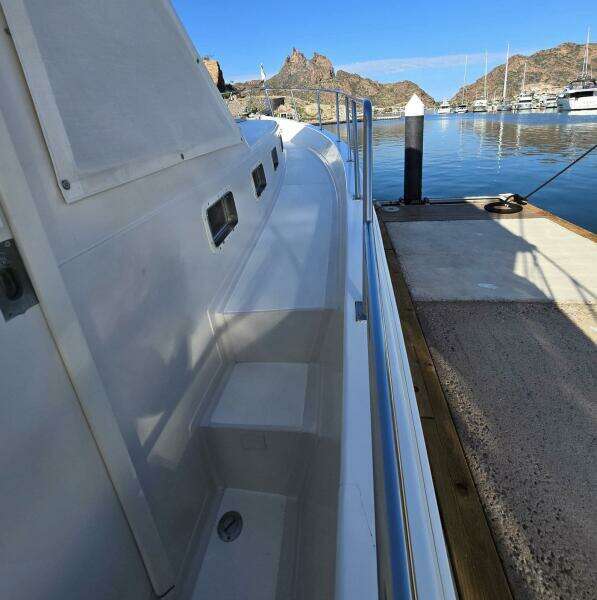 1989 Offshore Yachts 48 Sedan