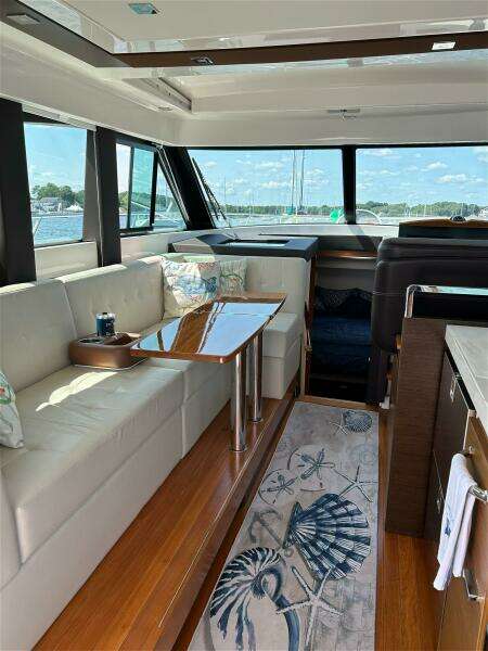 2017 Tiara Yachts C39 Coupe