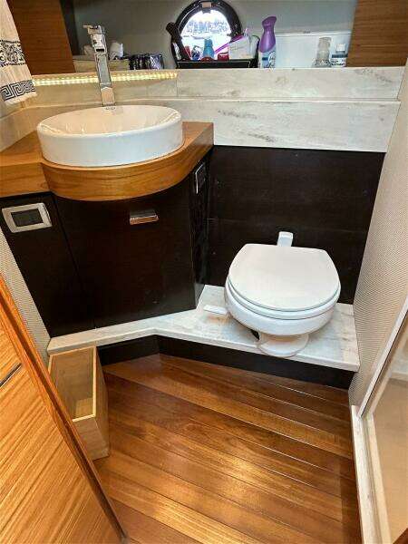 2017 Tiara Yachts C39 Coupe