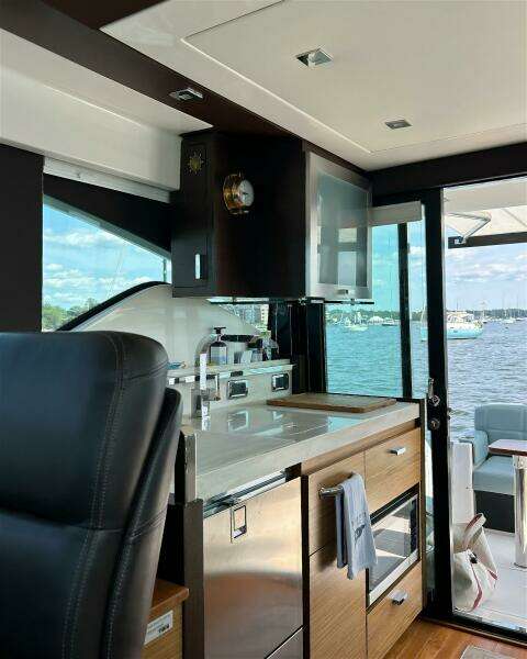 2017 Tiara Yachts C39 Coupe